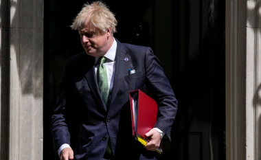 Pse Boris Johnson po përballet me krizën më të madhe qeveritare dhe çfarë vjen më pas?
