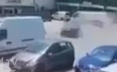 Pamje nga aksidenti me autoambulancë në Gjakovë, ku ndërroi jetë një person