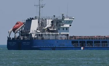 Turqia po mban dhe po heton anijen ruse që dyshohet se po transporton grurin e vjedhur ukrainas