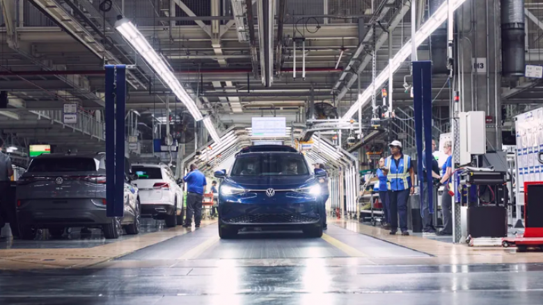 Volkswagen fillon prodhimin e modelit ID.4 në SHBA, premton vetura elektrike më të lira