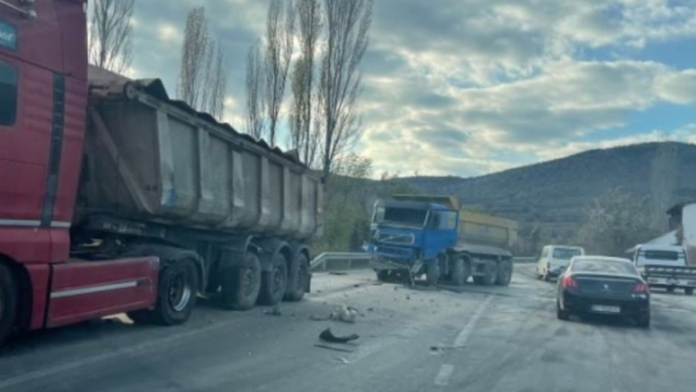 Përplasen dy kamionë në Veles, humb jetën një person