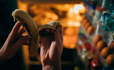 Pse është mirë të hani një banane para se të flini?