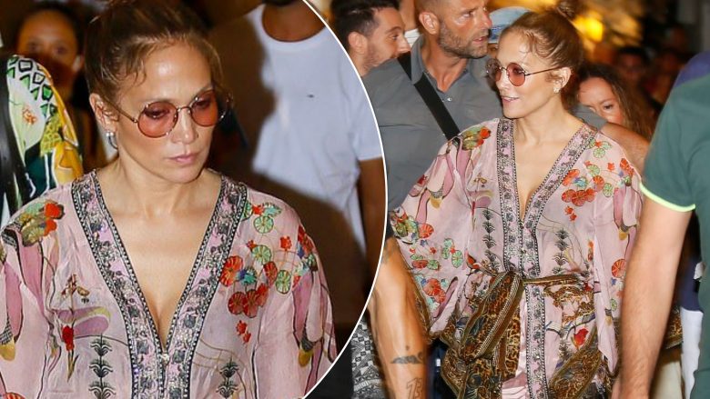 Jennifer Lopez tregon linjat e tonifikuara e veshur në të shkurtra ndërsa vazhdon udhëtimet e saj evropiane në Capri të Italisë