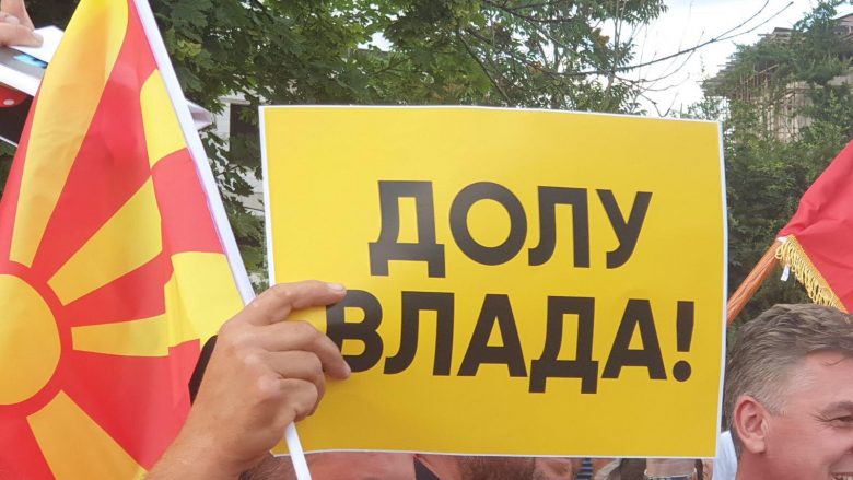 Shkup: Vazhdon protesta para qeverisë, anulohet edhe seanca qeveritare ku do të diskutohej propozimi francez