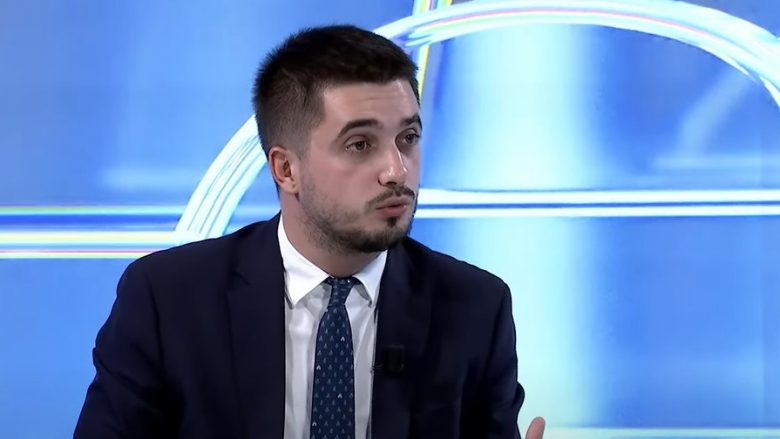 Arben Gashi tha se Qeveria bie në vjeshtë, reagon Gjyshinca i LVV-së: Është pjesë e shkollës politike të Isa Mustafës, Qeveria është stabile