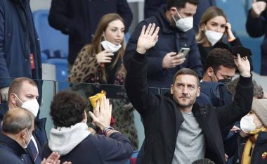 Mediat italiane pas ndarjes së Francesco Tottit nga bashkëshortja: Ishte me të dashurën e re në Tiranë