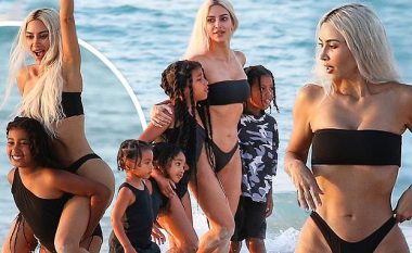 Kim Kardashian fotografohet me fëmijët gjatë pushimeve, teksa vajza e saj nëntë vjeçe e mban në shpinë