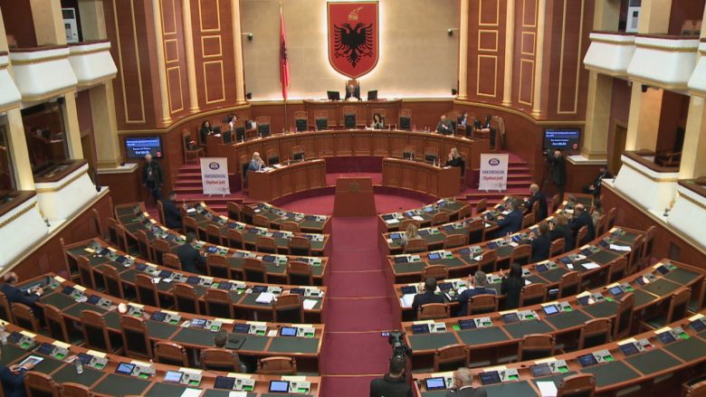 Kuvendi i Shqipërisë miraton rezolutën që dënon gjenocidin serb në Srebrenicë