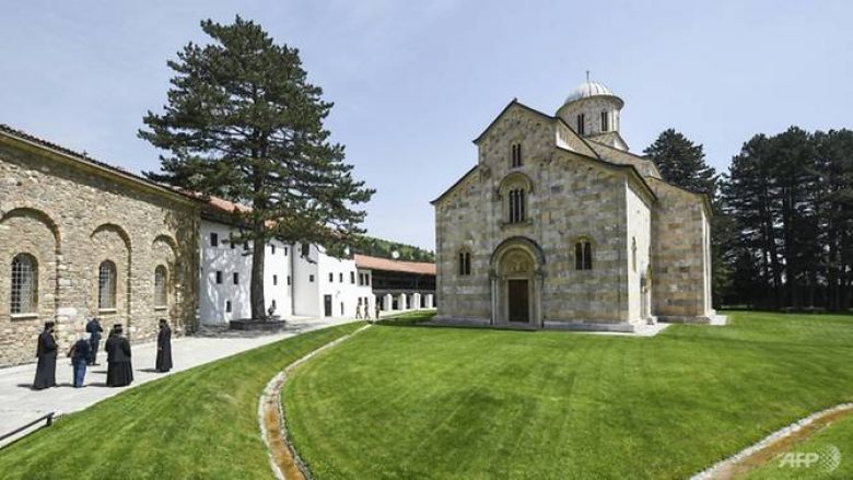 Manastiri i Deçanit kërkon mbrotje nga KFOR-i