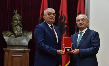 Remzi Ejupi nderohet nga Presidenti i Shqipërisë me titullin ‘Kalorës i urdhrit të flamurit’