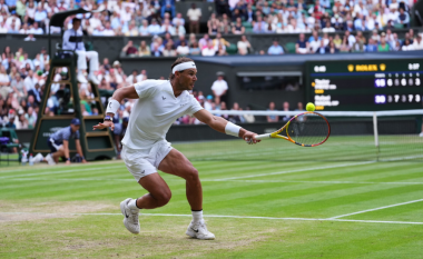 Nadal merr një lajmin katastrofik: Ai ka një këputje 7 milimetra në muskujt e barkut, por mendon të luajë në gjysmëfinale të Wimbledon