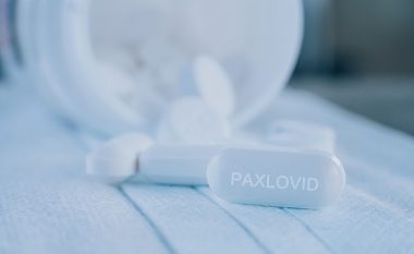 SHBA i lejon farmacistët të përshkruajnë pilulën për COVID-19 të Pfizer