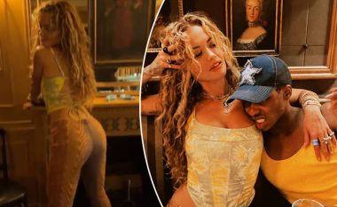 Rita Ora bën "twerk" në ndejë me miqtë, teksa miku i saj pushon në gjoksin e këngëtares