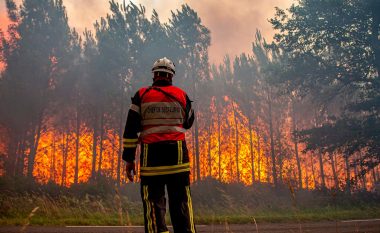Zjarrfikësit francezë po luftojnë me flakët, piloti vdes në Portugali, ndërsa zjarret kanë përfshirë pjesë të shumta të Evropës