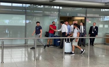 ​Kurti takon bashkatdhetarët në aeroport: U kemi shumë borxh për çlirimin e Kosovës