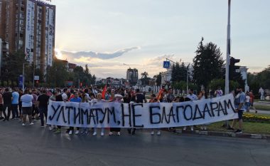 Nga protesta e mbrëmshme në Shkup, dy policë të lënduar dhe disa prona të dëmtuara