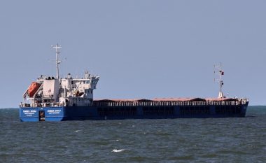 Turqia ndalon anijen ruse të mallrave “që mbante grurë të vjedhur”