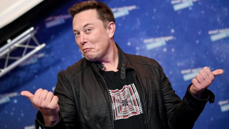 A po e zhvillon rrjetin e tij social, Elon Musk?