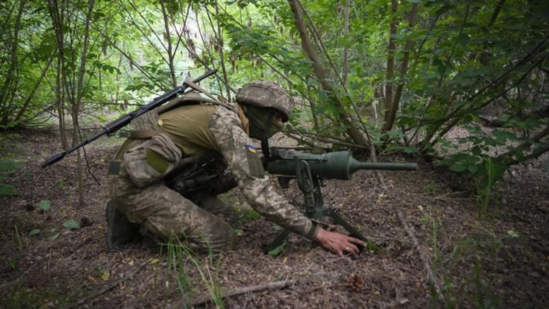 “Zbarkojnë” 120 trupa të Zelandës së Re në Britani për të trajnuar ushtarët ukrainas
