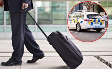 Familja nga Zelanda e Re bleu valixhe në ankand, brenda tyre gjetën gjymtyrë të njerëzve