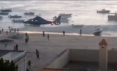 Policia spanjolle përdor helikopterin për të shpërndarë turmën e pushuesve, tentuan të vjedhin drogën nga barka e shkatërruar e trafikantëve