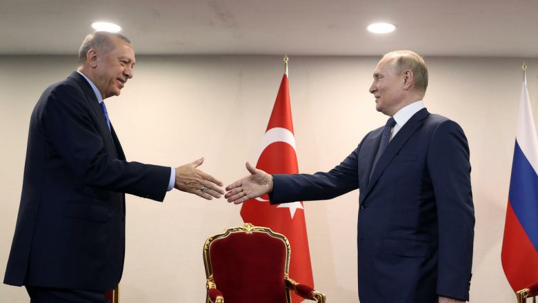 Erdogan arrin në Soçi, pritet të takohet me Putinin – ky është takimi i tyre i dytë brenda 18 ditëve