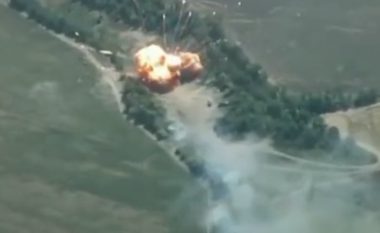 Momenti kur sistemi raketor rus Uragan hidhet në erë nga ushtria ukrainase – publikohen pamjet nga ajri