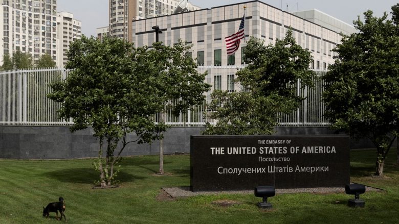 Ambasada amerikane në Kiev u bën thirrje qytetarëve të saj të largohen nga Ukraina