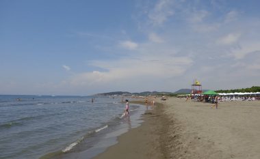 Një 12 vjeçar nga Prizreni është mbytur në plazhin e madh të Ulqinit