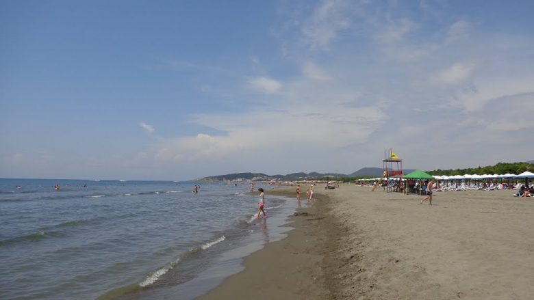 Një 12 vjeçar nga Prizreni është mbytur në plazhin e madh të Ulqinit