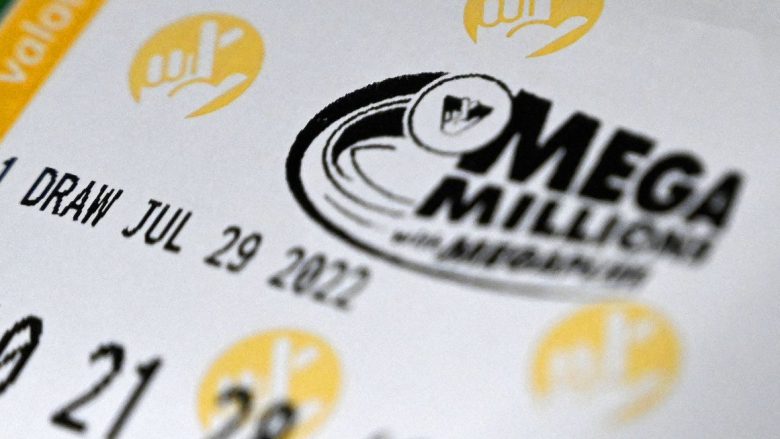 Dikush në SHBA fitoi lotarinë prej 1.28 miliard dollarësh – por në fund mund të mbetet me më pak se gjysmën e tyre