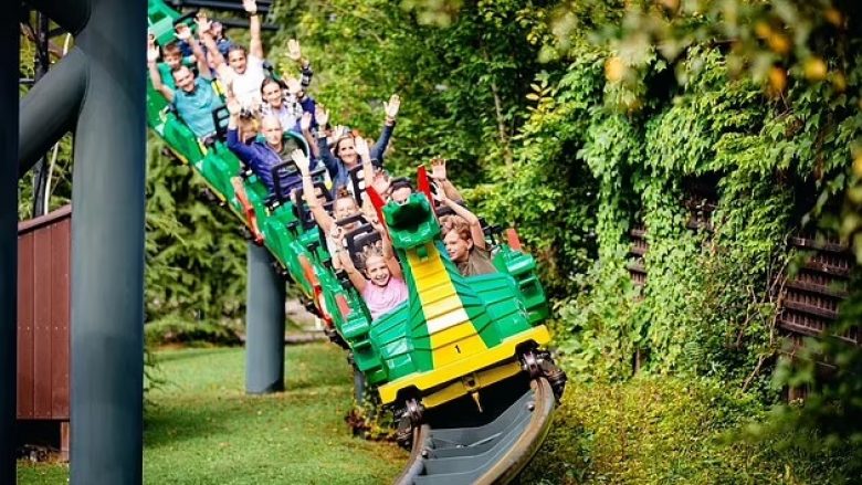 Aksident në një park të lojërave në Gjermani: Të paktën 31 të lënduar nga përplasja e dy trenave “rollercoaster”