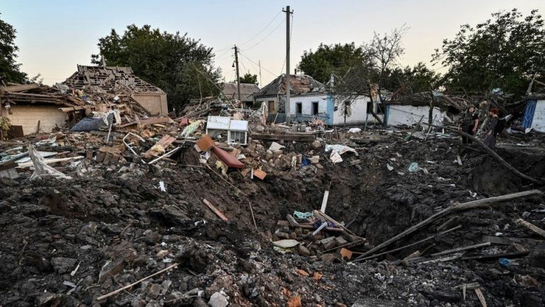 Sulmi me raketë në një stacion treni të Ukrainës vret 22 persona