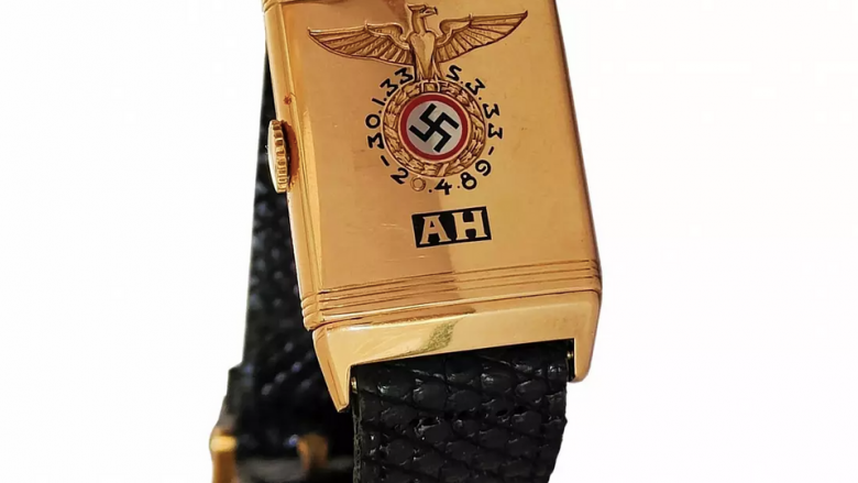 Një orë dore që dikur i përkiste Adolf Hitlerit është shitur për 1.1 milion dollarë – blerësi thuhet të jetë një hebre