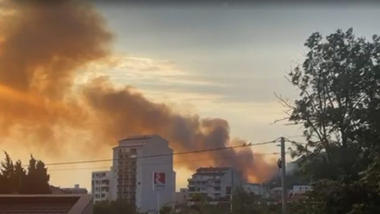 Një zjarr i madh ka rënë në një zonë turistike të Malit të Zi, flakët po iu afrohen rezidencave