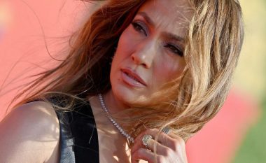 Floktari i Jennifer Lopezit ka zbuluar një truk për flokë më të dendur: Ju nevojitet vetëm një produkt