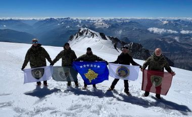 Ushtarët e FSK-së ngjiten në majën Mont Blanc në lartësi 4810 metra