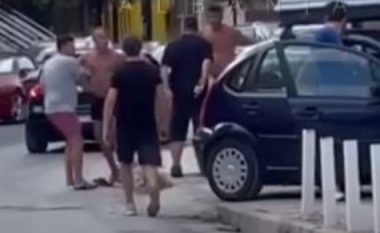 Video ku shihet pronari i një restoranti duke ndjekur me thikë klientin në Sarandë