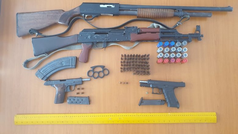 Arrestohen dy të dyshuar në Malishevë për “Posedim të paautorizuar të armëve” dhe “Përdorim i armës apo mjetit të rrezikshëm”