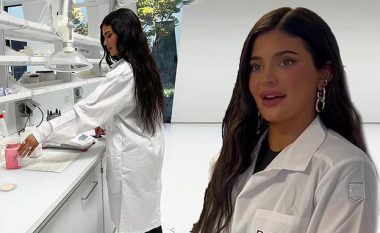 Miliarderja Kylie Jenner dëshmon se është një manjate grimi praktike teksa bën një vizitë në laborator duke kontrolluar produktet e saj