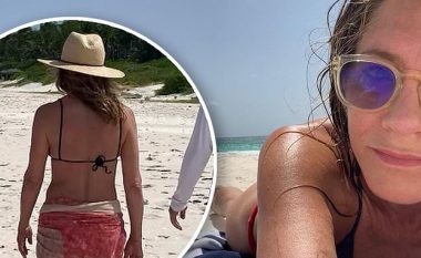 Jennifer Aniston dëshmon se është ende në formë teksa ndan fotot me bikini nga pushimet e saj të fundit në plazh