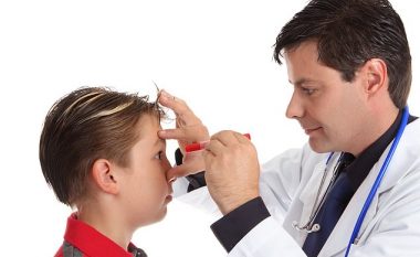 Një test rutinë i syve në mund të diagnostikojë fëmijët me autizëm, sugjeron studimi