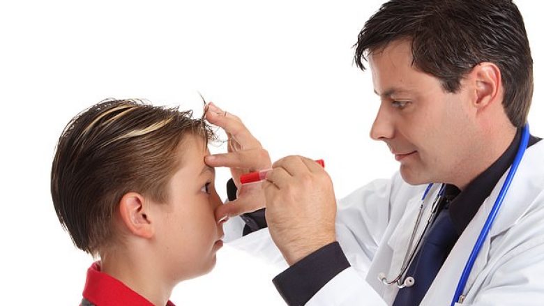 Një test rutinë i syve në mund të diagnostikojë fëmijët me autizëm, sugjeron studimi