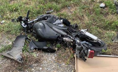 U vetaksidentua me motoçikletë në rrugën Prishtinë-Pejë, vdes 17 vjeçari