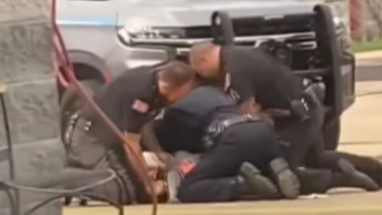 Suspendohen tre oficerë amerikanë pasi doli një video ku shihen duke rrahur në mënyrë mizore një të dyshuar – njëri ia përplas kokën në beton