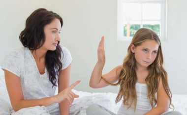 Gjashtë sjellje toksike në familje që njihen si “normale” nga shoqëria