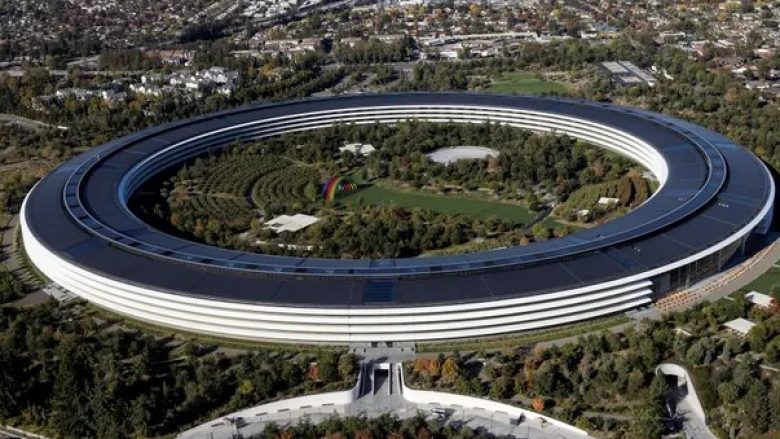 Apple i thotë stafit që të jenë prezentë në zyrë së paku tre ditë në javë