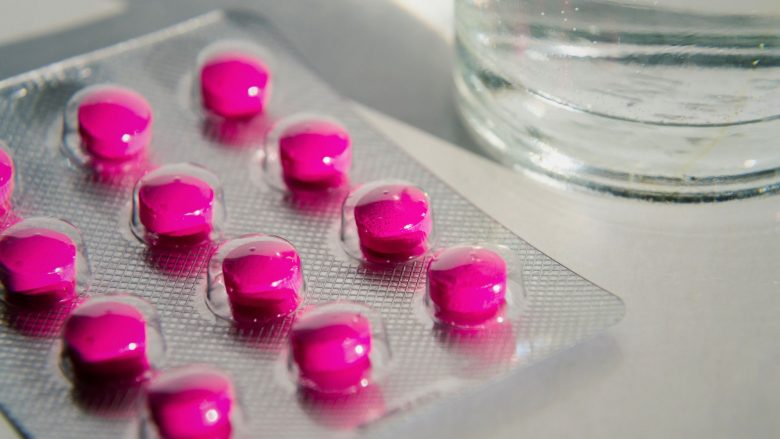 Efektet anësore ‘të zakonshme’ të ibuprofenit përfshijnë një ndjesi që shfaqet kur hani