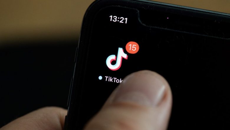 Publikoi video në TikTok duke shtënë me armë, arrestohet 21-vjeçari në Vushtrri