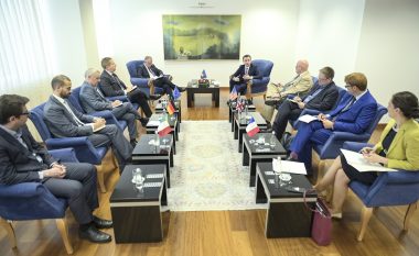 Dialogu Kosovë-Serbi dhe zbatimi i marrëveshjes për energjinë, Kurti takon ambasadorët e vendeve të QUINT-it dhe shefin e Zyrës së BE-së